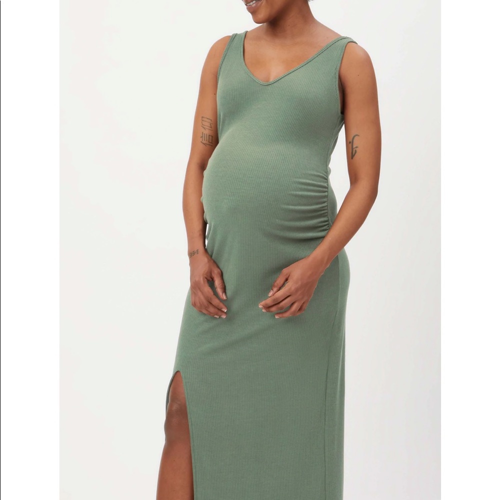 Ribbed maternity maxi dress